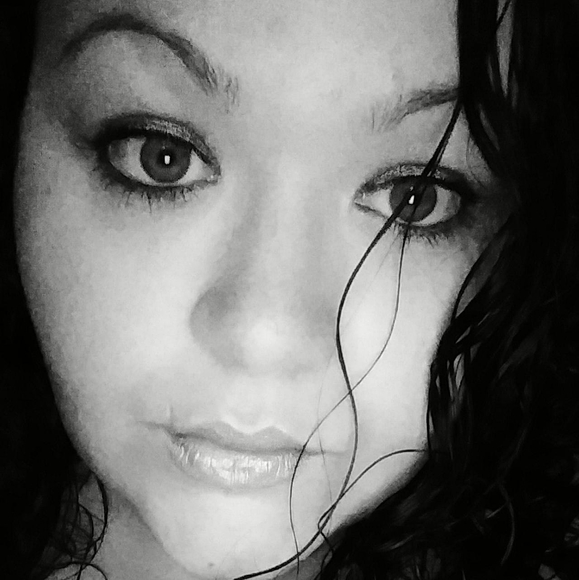 Profile Picture of Samantha Cruce (@deddysbaby89) on Poshmark