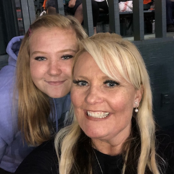 Jennifer Chrest - Poshmark Profile Picture of Jennifer Chrest (@jennchrest) on Poshmark