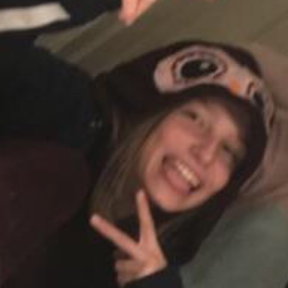 Profile Picture of Katie Coad (@katiecoad) on Poshmark
