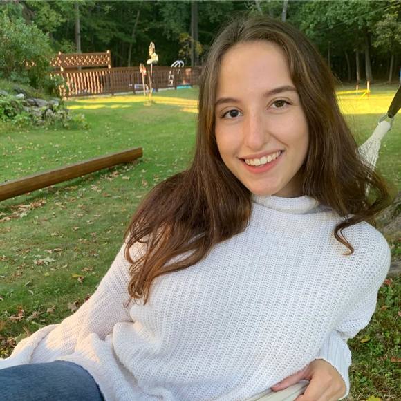 Profile Picture of Anastasia Nedoroscik (@anedoroscik) on Poshmark