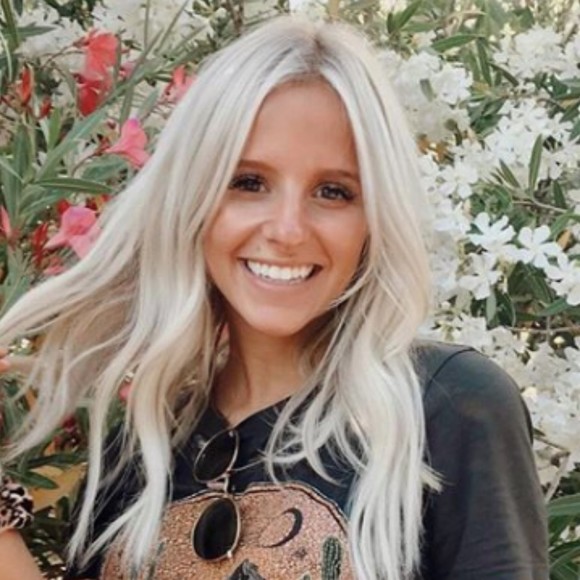 Profile Picture of Sydney Kofron (@sydneykofron) on Poshmark