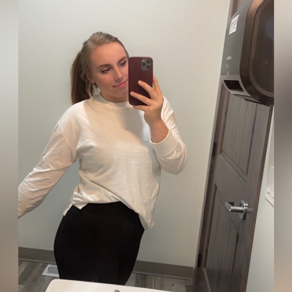 Profile Picture of Gabrielle Bartlett (@bartlettgabby20) on Poshmark