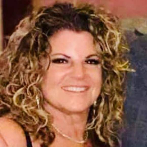 Profile Picture of Geri Ainbinder (@geriainbinder) on Poshmark