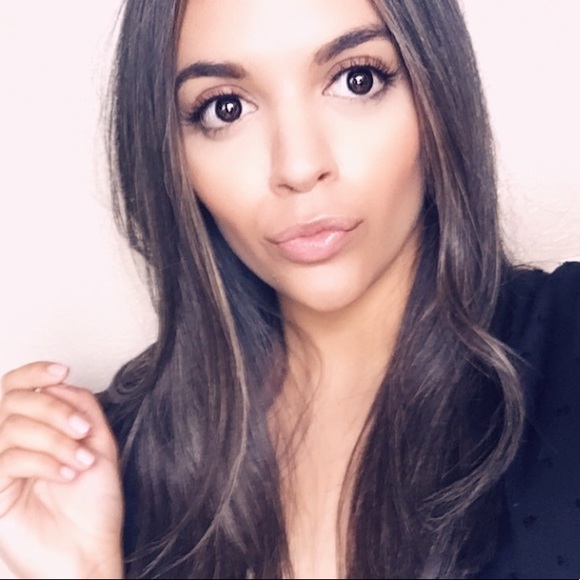 Profile Picture of Adriana Ambriz (@aambriz37) on Poshmark