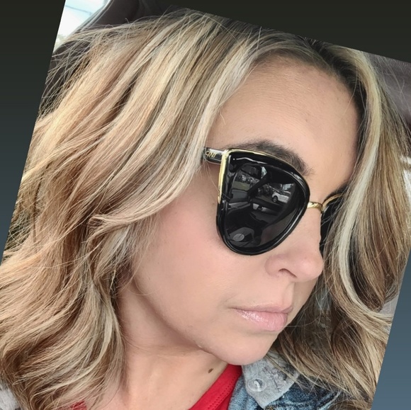 Profile Picture of Lindsay Barnes (@brileyb6) on Poshmark