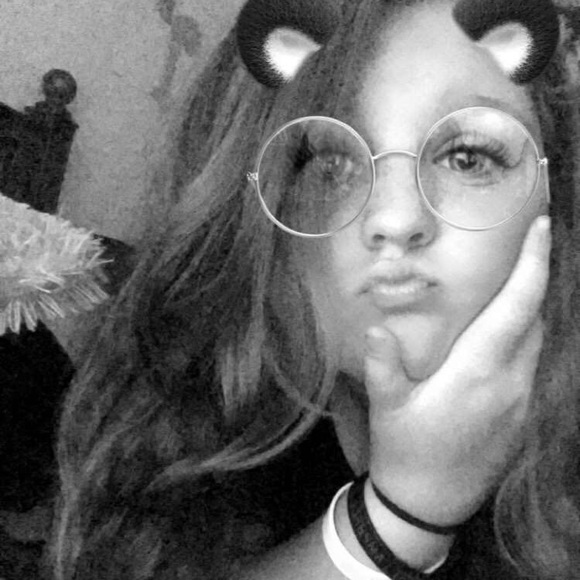 Profile Picture of Taima Litteken (@taimachristine) on Poshmark