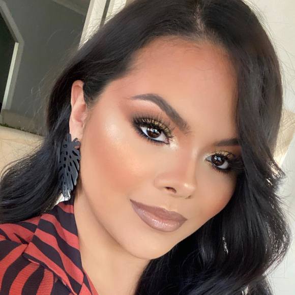 Profile Picture of Amaralys Rivera (@ama8) on Poshmark