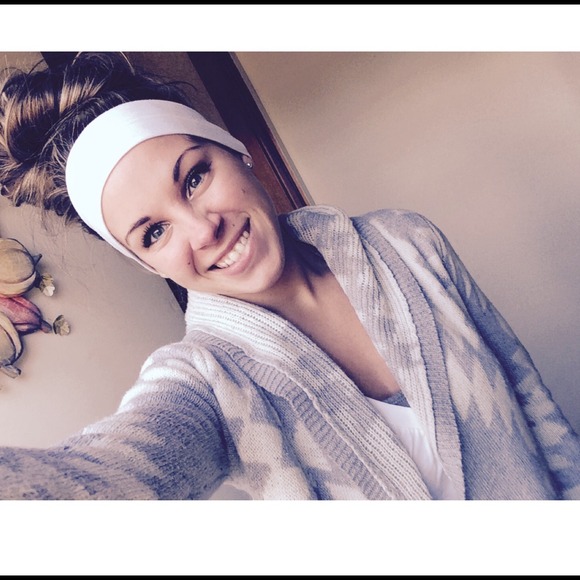 Profile Picture of Jessica Anewalt (@_jayyemmayy_) on Poshmark