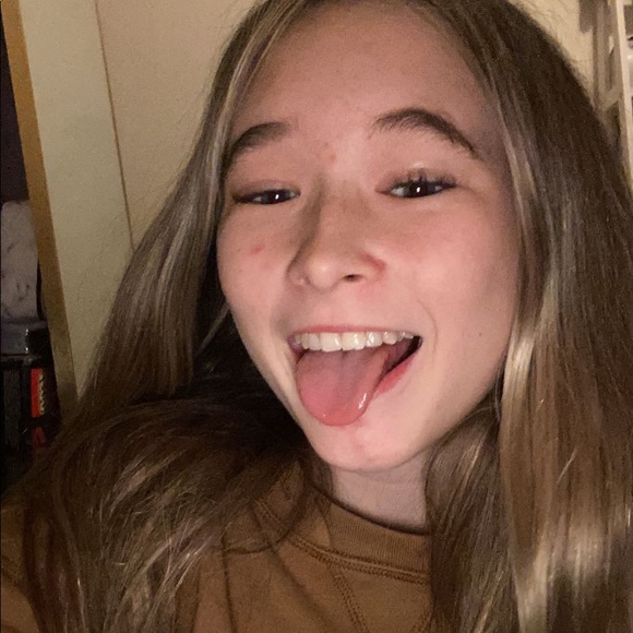 Profile Picture of Gwen Evanoff (@gwenevanoff) on Poshmark