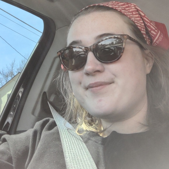 Profile Picture of Lacey Hopper (@lnhumphrey96) on Poshmark