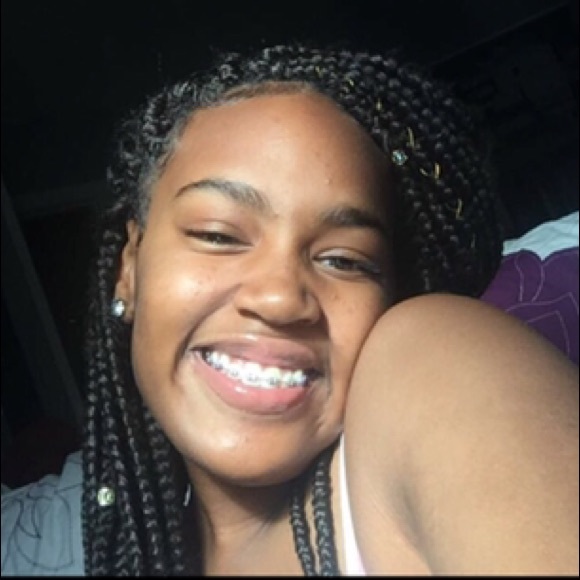 Profile Picture of Arielle Mitchell (@ariellem234234) on Poshmark
