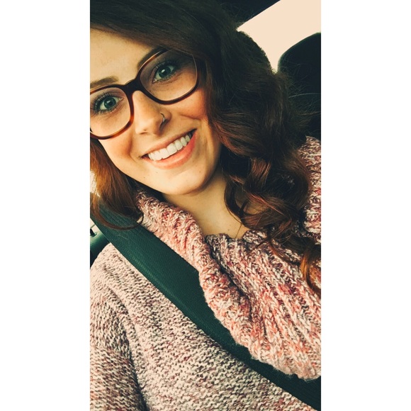 Profile Picture of Laiklyn Luikart (@laiklynluikart) on Poshmark