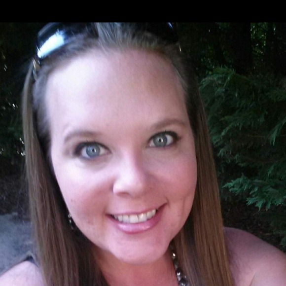 Liz Biderman - Poshmark Profile Picture of Liz Biderman (@lizmb1012) on Poshmark