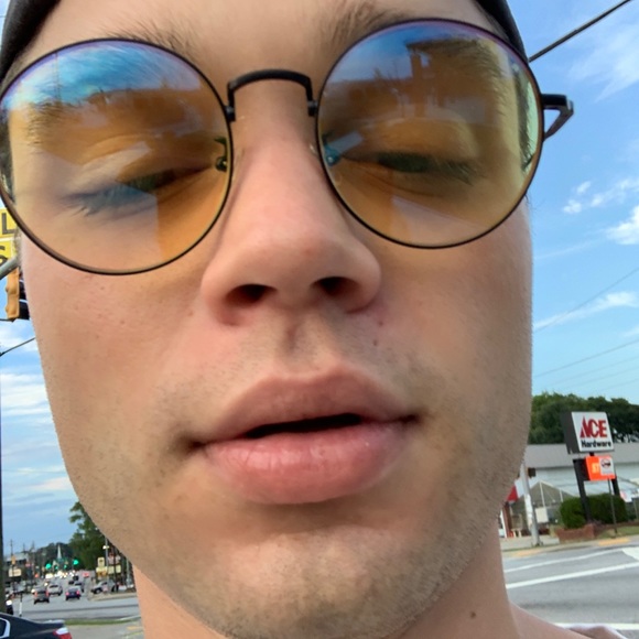 Profile Picture of Hunter Brennick (@hvnt) on Poshmark