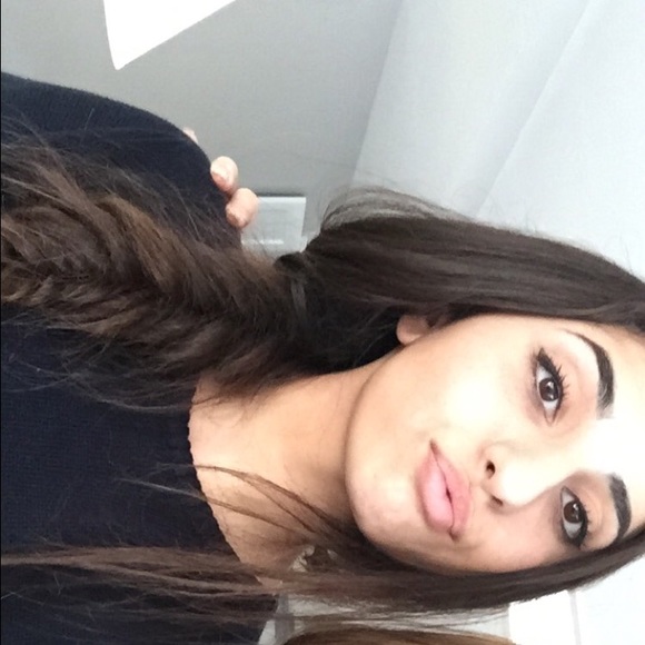 Profile Picture of Nikki Aflatooni (@nikkiaflatooni) on Poshmark