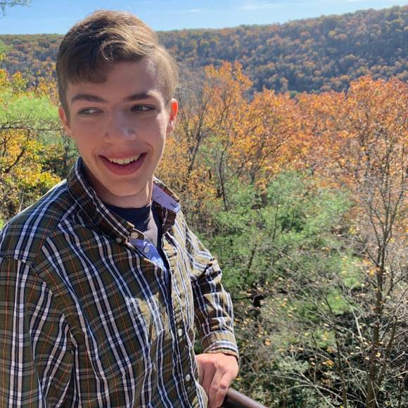 Profile Picture of Adam Dolby (@adamapple84) on Poshmark