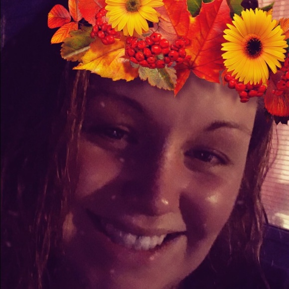 Profile Picture of Christina Riley (@cmuhree) on Poshmark