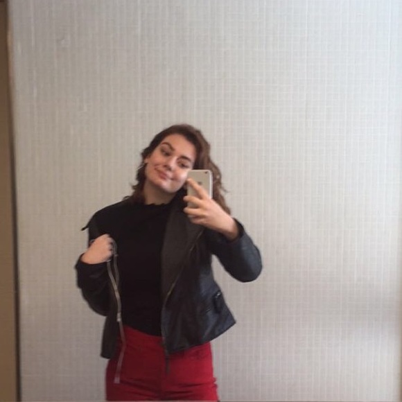 Diana Mirakaj - Poshmark Profile Picture of Diana Mirakaj (@knotdiana) on Poshmark