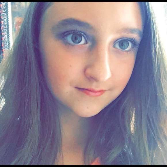 Profile Picture of Olivia Gongwer (@olivia_g7) on Poshmark