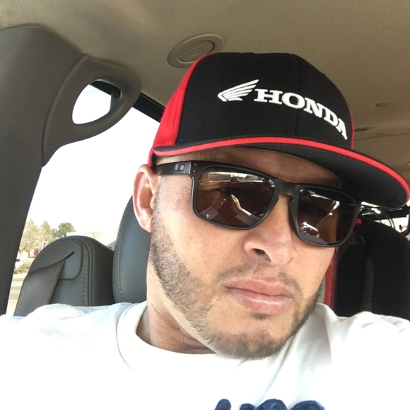 Profile Picture of Alejandro Garay (@alejandrogaray) on Poshmark
