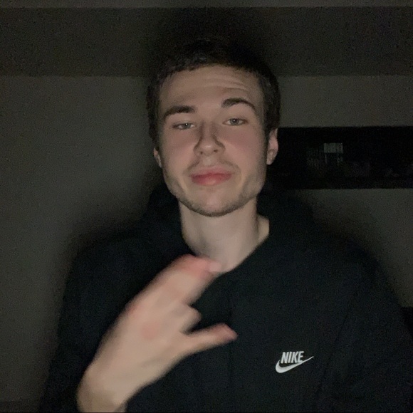 Profile Picture of Colton Hoffard (@coltonhoffert) on Poshmark