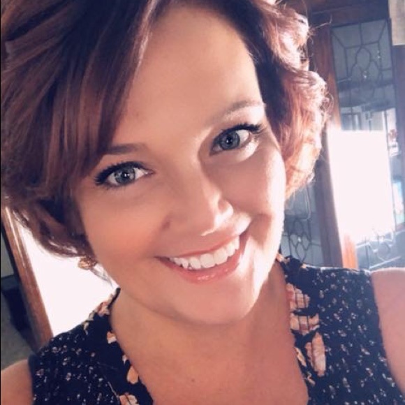 Profile Picture of Rosalie Cichon (@rosaliecichon) on Poshmark