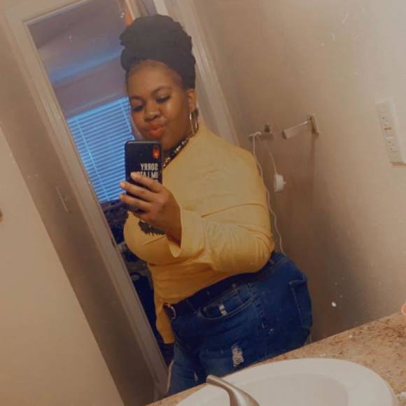 Profile Picture of Dede Lewinsky (@dede1030) on Poshmark