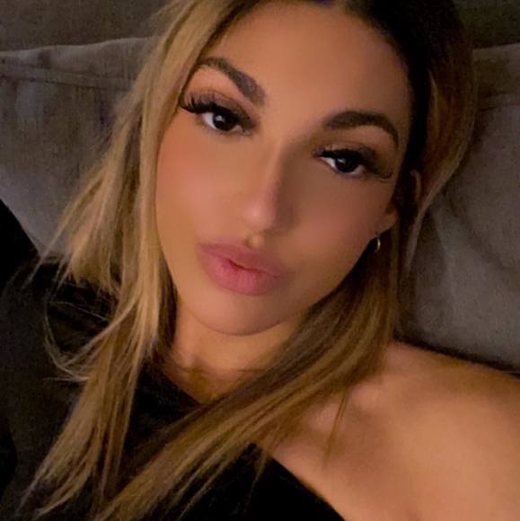 Madi Creely - Poshmark Profile Picture of Madi Creely (@madicreely) on Poshmark