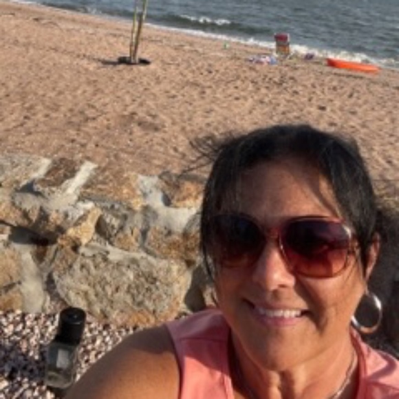 Anna Raccuia - Poshmark Profile Picture of Anna Raccuia (@racc3034) on Poshmark