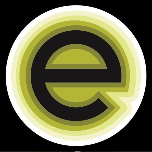 Profile Picture of Felicia Dunnican (@elluments) on Poshmark