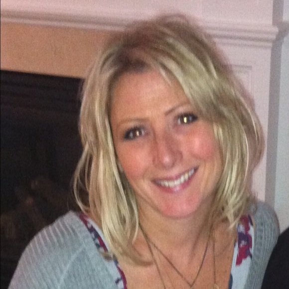 Profile Picture of Laura Caterer (@lcaterer) on Poshmark