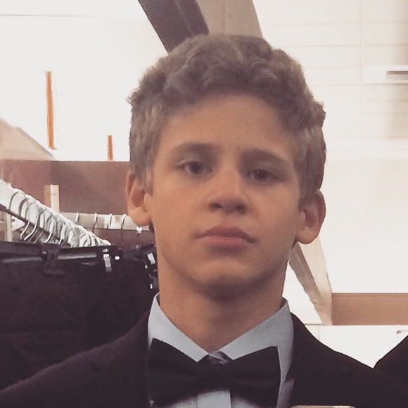 Profile Picture of Jeremy Burgos (@jeremy12499) on Poshmark