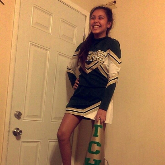 Profile Picture of Justine Mahone (@justinemahone22) on Poshmark