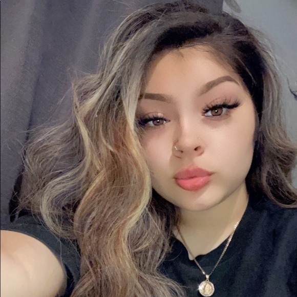 Profile Picture of Luz Galvez (@luzgalvez29) on Poshmark