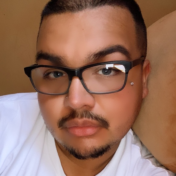 Profile Picture of Simon Flores (@simonf860) on Poshmark