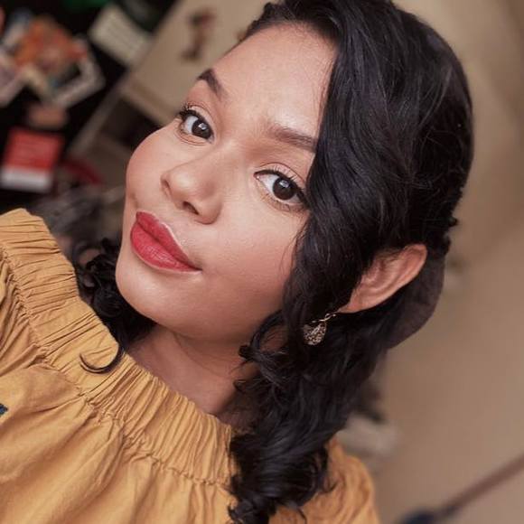 Profile Picture of Emma Oliver (@oliverem) on Poshmark