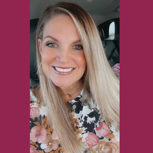 Profile Picture of Kim Nugent (@kmngnt) on Poshmark