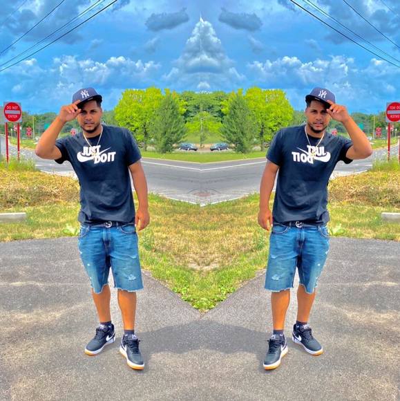 Profile Picture of Jeffrey Edwards (@shad_doloo) on Poshmark