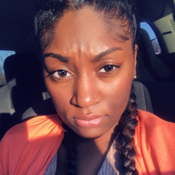 Profile Picture of Ariel Cobbins (@arielcobbins) on Poshmark