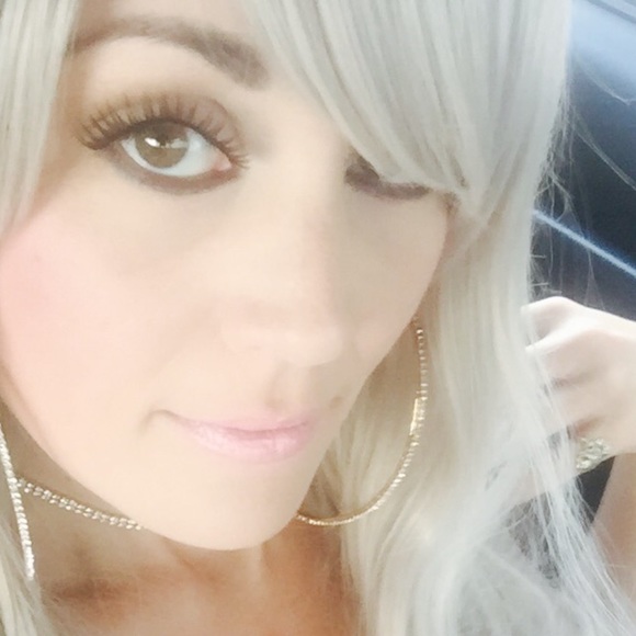 Profile Picture of Rose Bormann (@trurose1224) on Poshmark