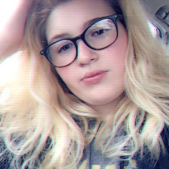 Brianna Parmelee - Poshmark Profile Picture of Brianna Parmelee (@breeeparmelee) on Poshmark