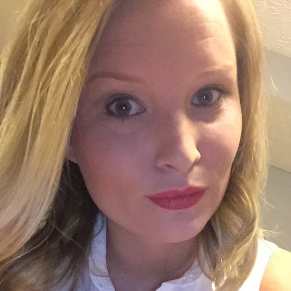 Profile Picture of Lindsey Ingerson (@lindseyingerson) on Poshmark