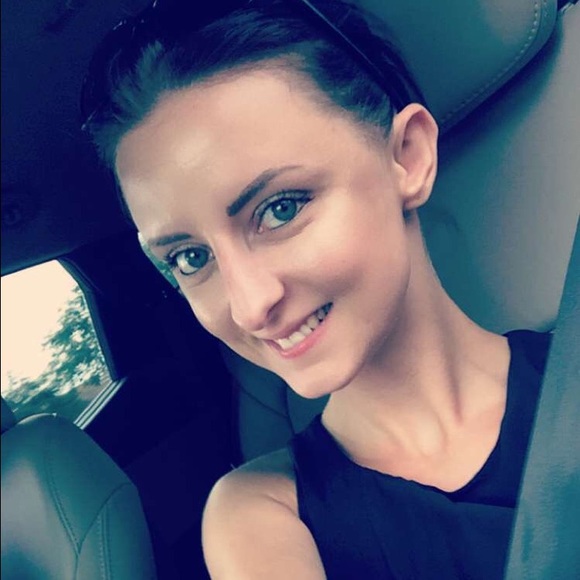Profile Picture of Elizabeth Erdos (@emerdos) on Poshmark