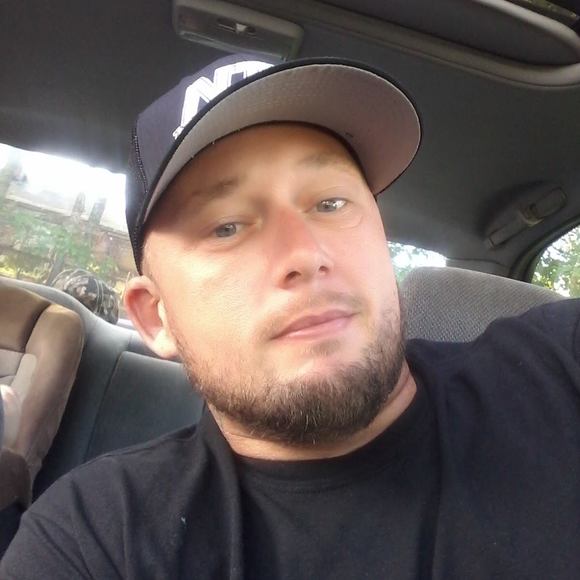 Profile Picture of Shane Sensing (@aaliyahsensing) on Poshmark
