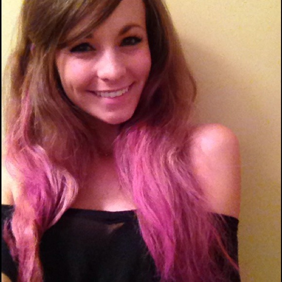 Profile Picture of Brittany Hansell (@bhansell) on Poshmark