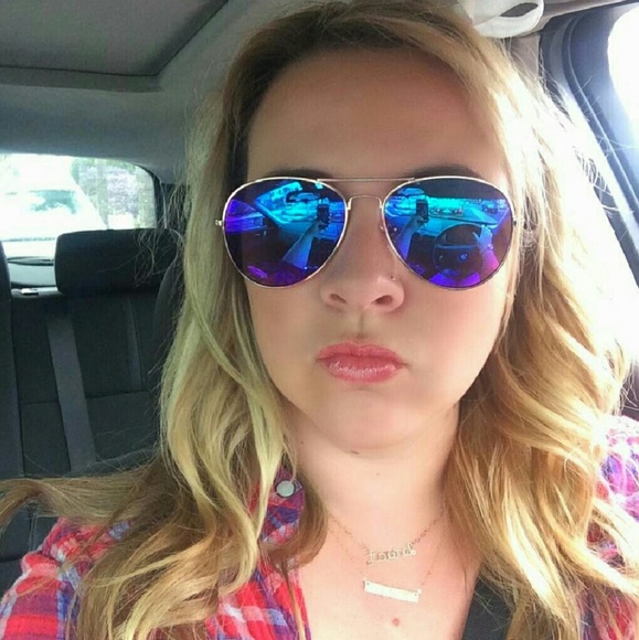 Profile Picture of Erin Urbanek (@erinannu) on Poshmark