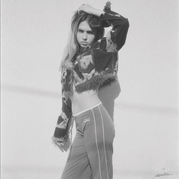 Dziner Biz - Poshmark Profile Picture of Dziner Biz (@dzinerbiz) on Poshmark