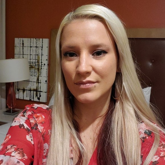 Amanda Heynen - Poshmark Profile Picture of Amanda Heynen (@amandaruck21) on Poshmark