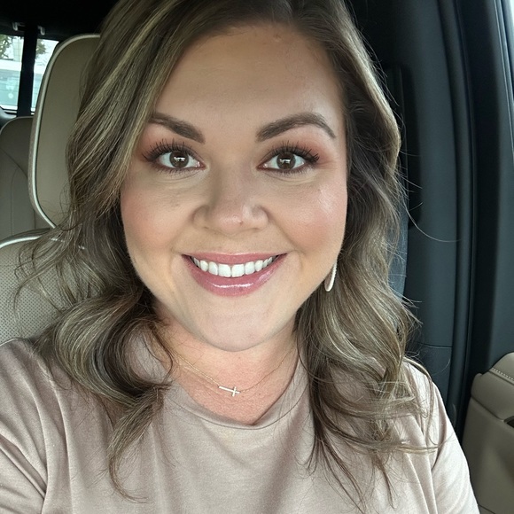 Profile Picture of Melissa Bierfreund (@mnbierfreund) on Poshmark