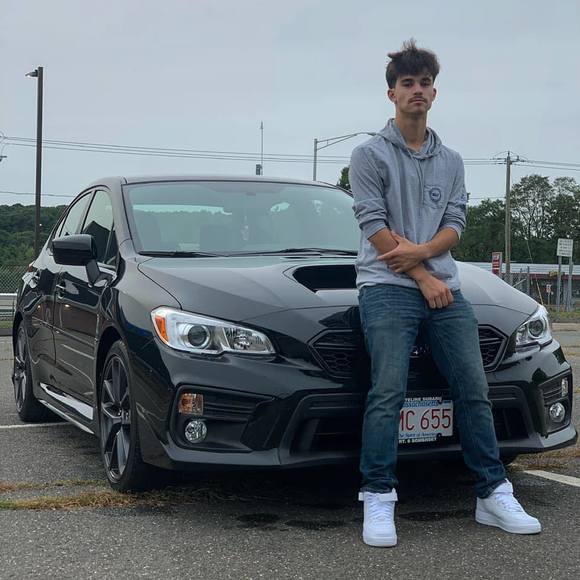 Profile Picture of Jason Castelo (@jasoncastelo) on Poshmark